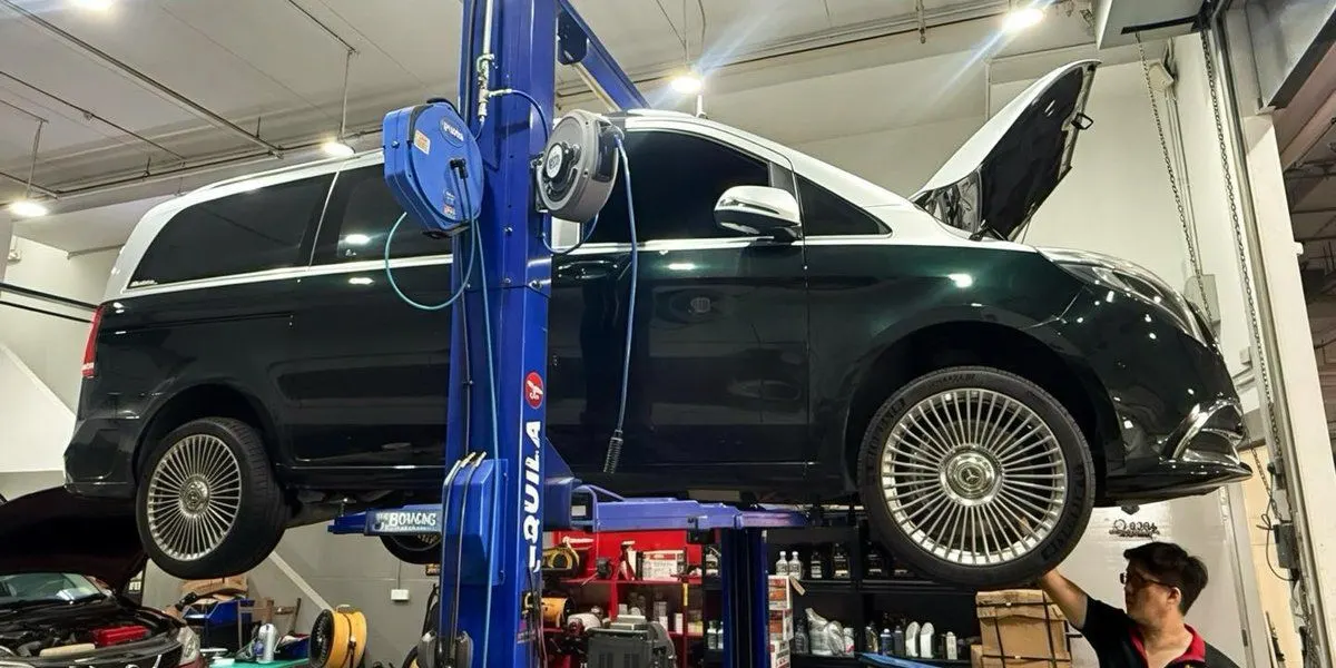 Mercedes V-Class Engine Inspection